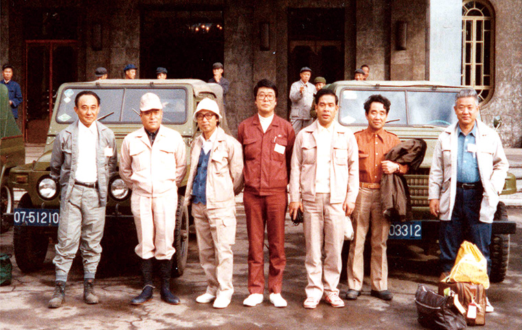 三江平原開発の前進基地となった黒龍江省佳木斯賓館前で（1979年8月）