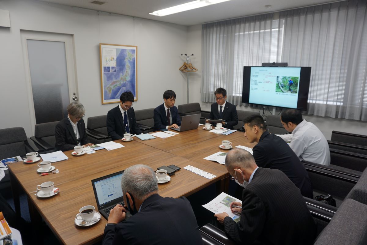 活動報告会の様子